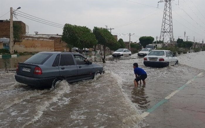 ریزش خطوط فاضلاب در برخی نقاط اهواز/ تلاش برای رفع آبگرفتگی‌ها