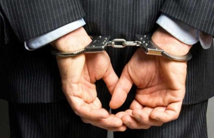 هشت نفر از کارکنان دولت به اتهام اخذ رشوه در اهواز بازداشت شدند