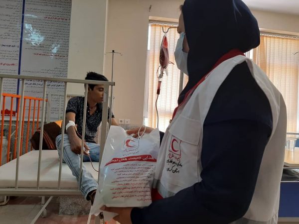 آگاهی‌بخشی بهداشتی به مردم برای مقابله با کرونا توسط هلال احمرخوزستان