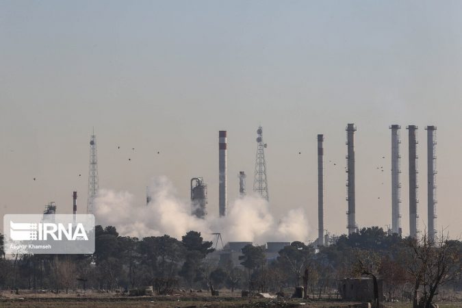 کارخانجات به تعهدات خود در مقابله با آلودگی هوا عمل کنند