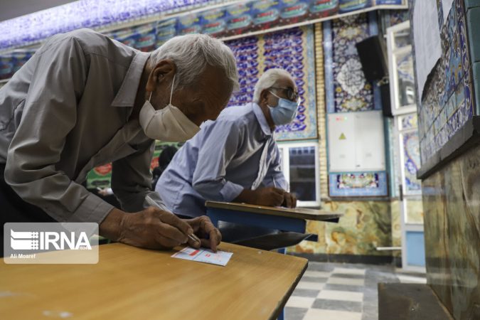 رییس‌مرکزبهداشت خوزستان: رای‌دهندگان ماسک و خودکار شخصی داشته باشند