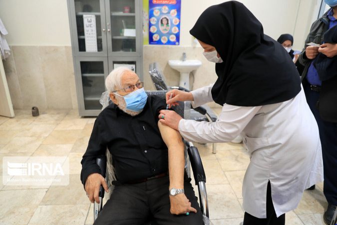 بخشداران و دهیاران خوزستان مردم را به انجام واکسیناسیون تشویق کنند