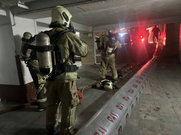 نجات جان ۱۲ نفر در یک حادثه آتش‌سوزی اهواز