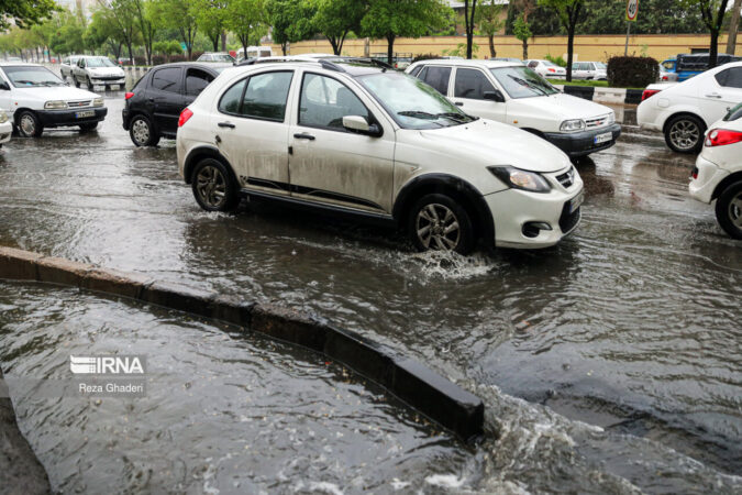 رانندگان در هوای بارانی اهواز از ایمن بودن خودرو خود مطمئن شوند