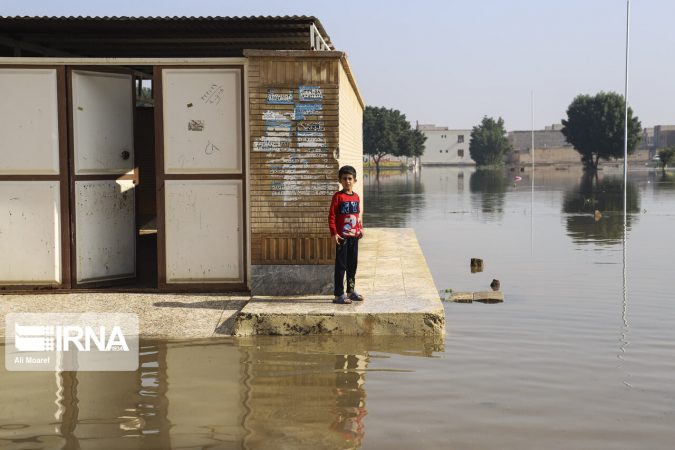 آهک پاشی مناطق دچار آبگرفتگی در خوزستان