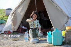 اهدای بسته‌های کالای خانگی به نیازمندان سیل‌زده خوزستان