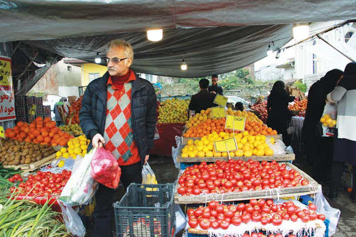 کاهش ۸۰ درصدی خرید میوه در اهواز
