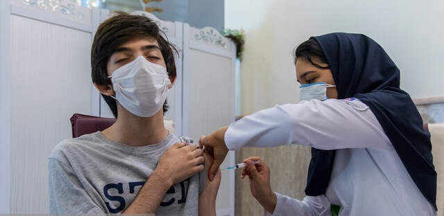 تنها ۳۳ درصد دانش‌آموزان خوزستان هر ۲ دُز واکسن را دریافت کرده‌اند