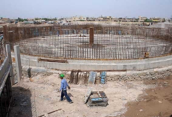پروژه‌های نیمه‌تمام نفتی و صنعتی در خوزستان تکمیل شوند