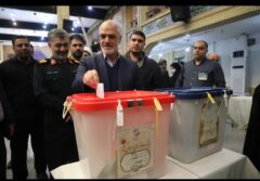 استاندار و امام‌جمعه خوزستان رأی خود را به صندوق انداختند