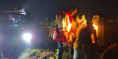 نجات ۱۰ گردشگر گرفتار در منطقه کوهستانی مُنگار