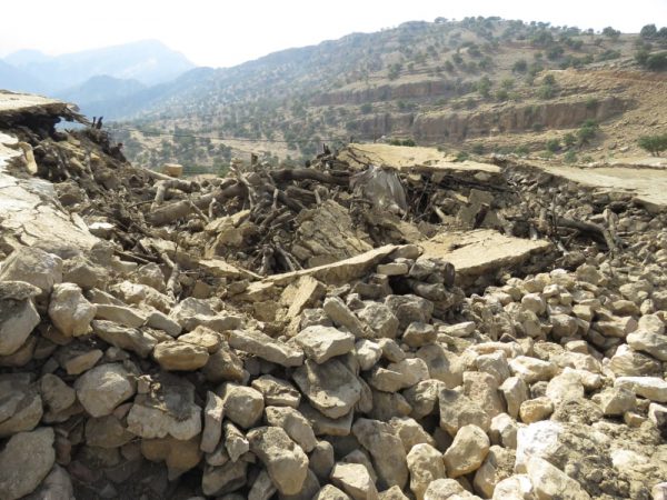 زلزله ی اندیکا، فقر و بحران مسکن روستایی