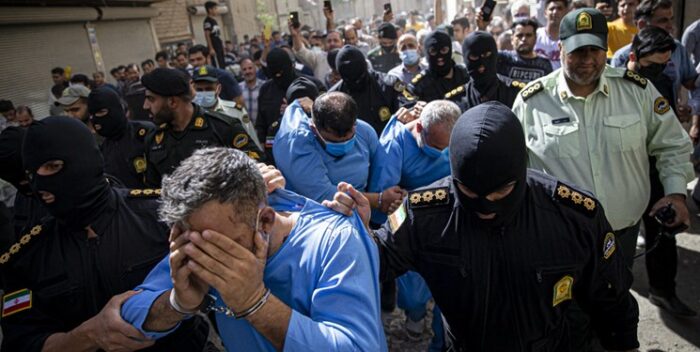 دستگیری ۱۳ نفر از اراذل و اوباش استان خوزستان